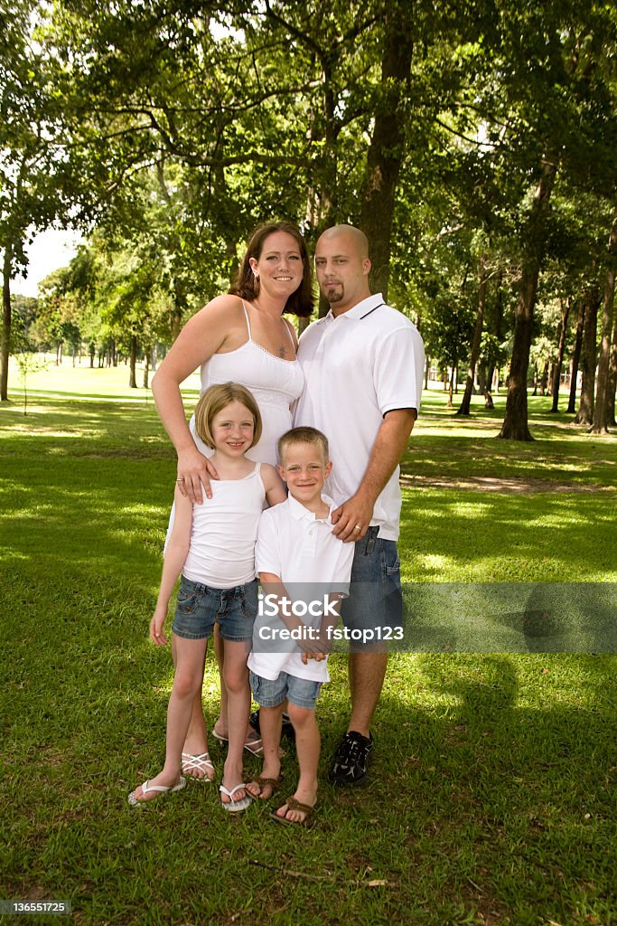 Familia de cuatro integrantes. - Foto de stock de 20 a 29 años libre de derechos