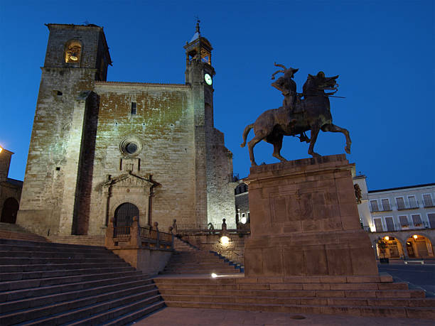 Plaza Mayor, Trujillo The statue of Francisco Pizarro and the Church of St. Martin, floodlit in the evening light, in the Plaza Mayor at Trujillo, Spain. francisco pizarro stock pictures, royalty-free photos & images