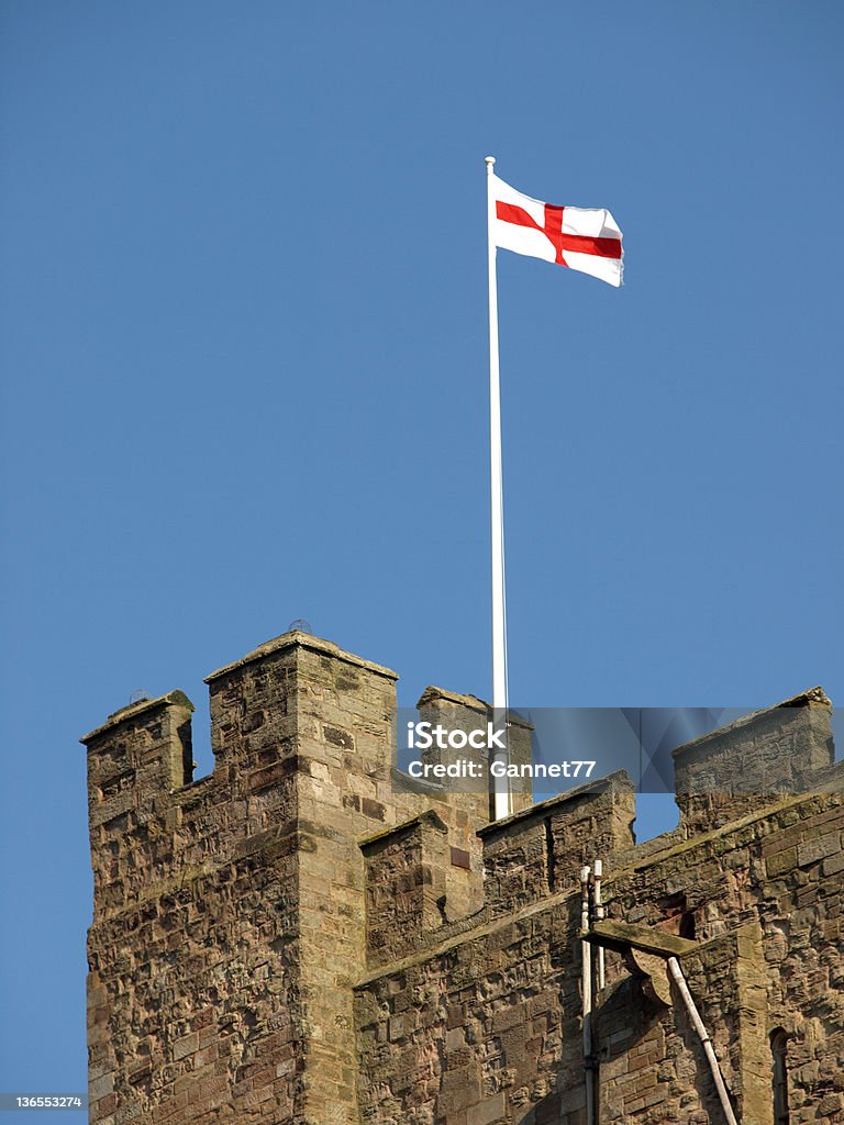 Bandiera inglese volare dal castello - Foto stock royalty-free di A forma di croce