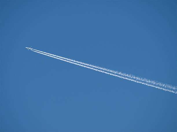 istock Aircraft Vapour Trail 136553303