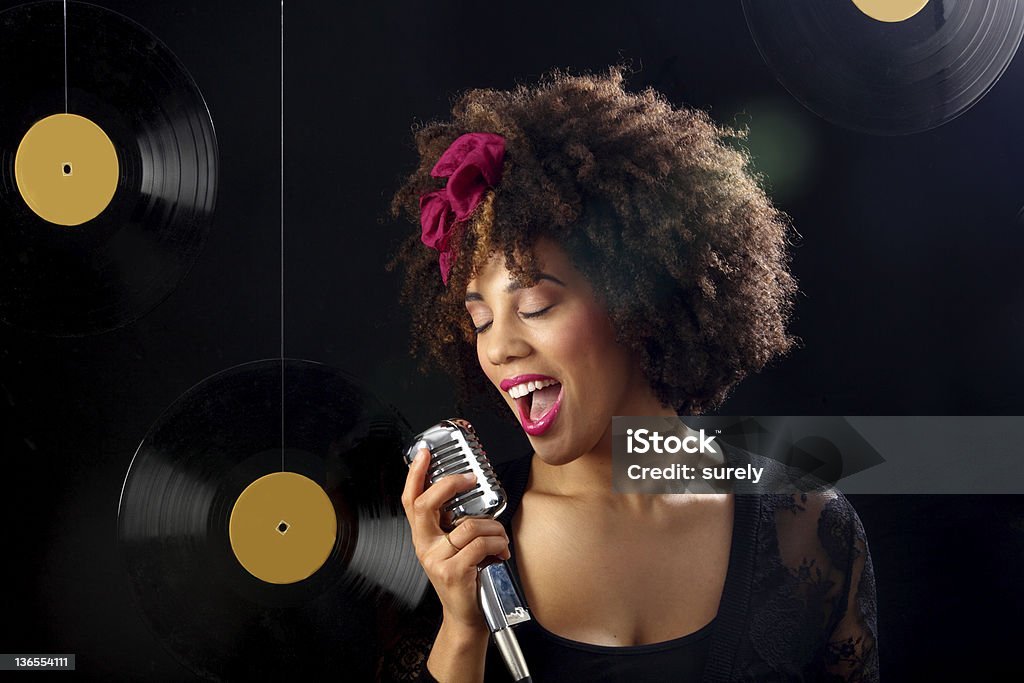 retro cantante - Foto de stock de Cantante libre de derechos