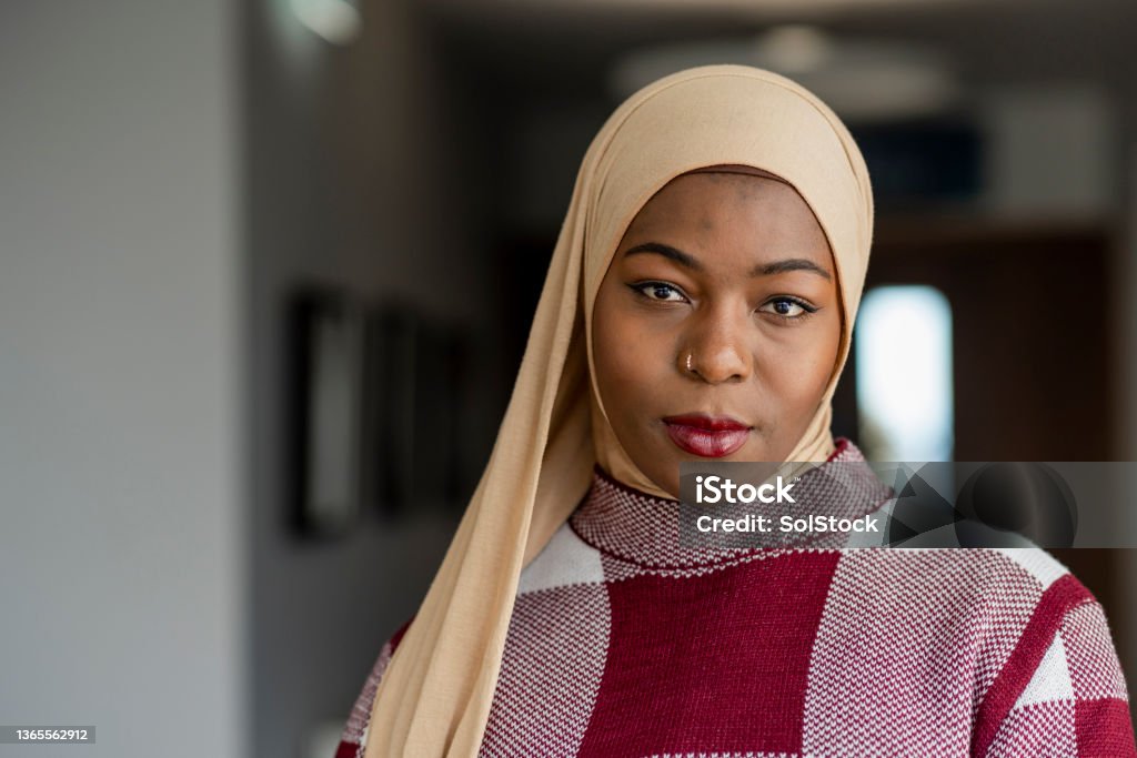 Always Stays Motivated Portrait of a business professional wearing a hijab looking at the camera smiling while at a networking event in the North East of England. Nose Ring Stock Photo