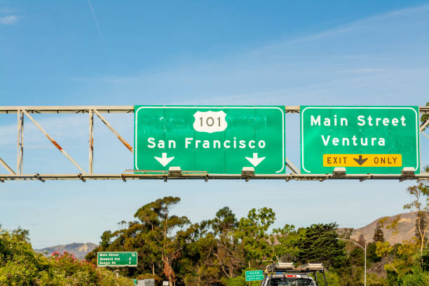 istock San Francisco sign on Highway 101 northbound 1365575931