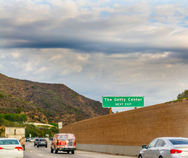 the getty center exit sign in los angeles on a cloudy day - getty 個照片及圖片檔