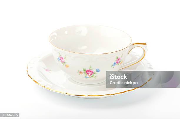 Foto de Lindo Vintage Cup E Pires e mais fotos de stock de Antigo - Antigo, Dourado - Descrição de Cor, Fundo Branco