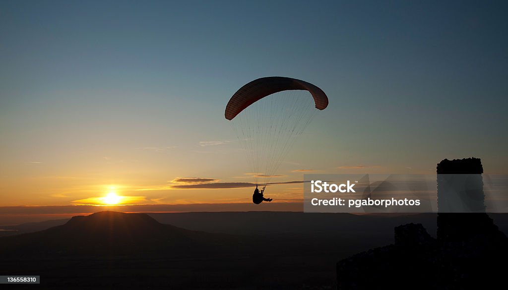 Gleitschirm im Sonnenuntergang - Lizenzfrei Blau Stock-Foto