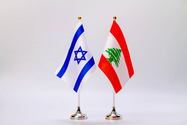 明るい背景にイスラエルとレバノンの州旗。状態フラグ。 - lebanese flag ストックフォトと画像