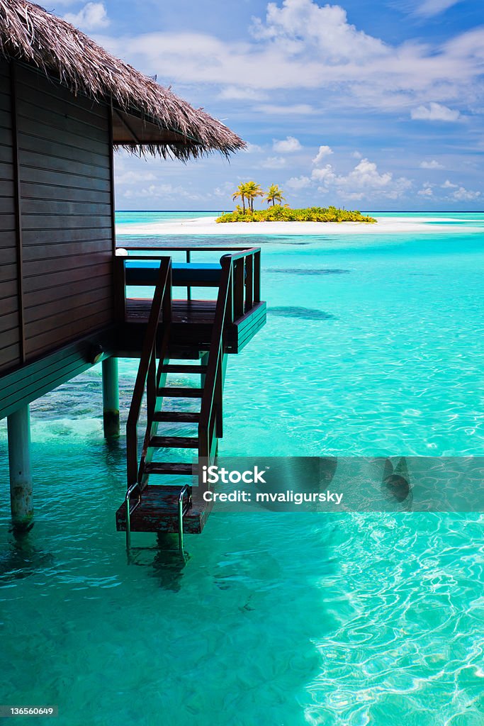 Bangaló de água com passos para Lagoa Azul - Royalty-free Bora Bora Foto de stock