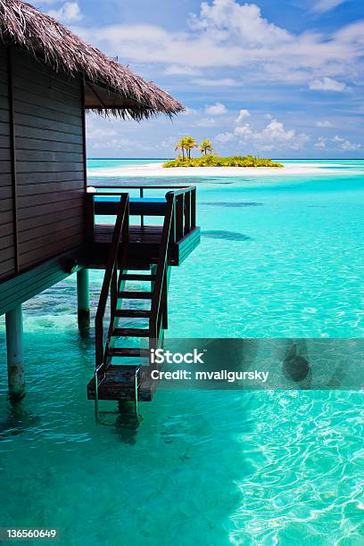 Bangaló De Água Com Passos Para Lagoa Azul - Fotografias de stock e mais imagens de Bora Bora - Bora Bora, Degraus, Escadaria