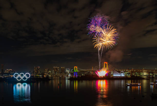 olympic rings ceremony - olympian imagens e fotografias de stock