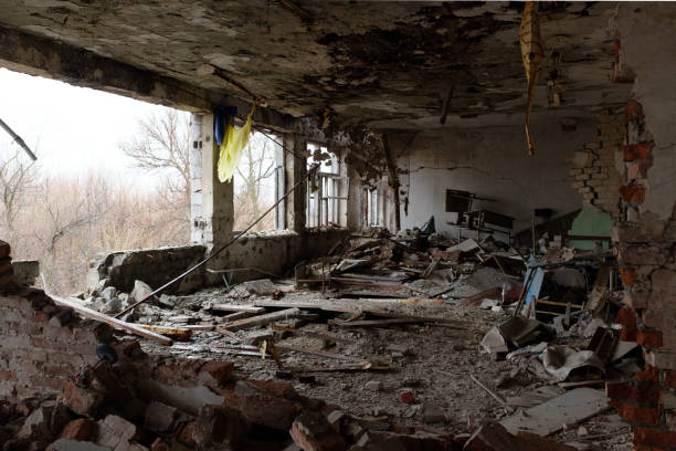 war in eastern ukraine - school after shelling - ucrânia imagens e fotografias de stock