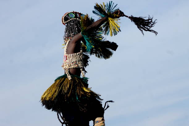 dogon maske - dogon tribe stock-fotos und bilder