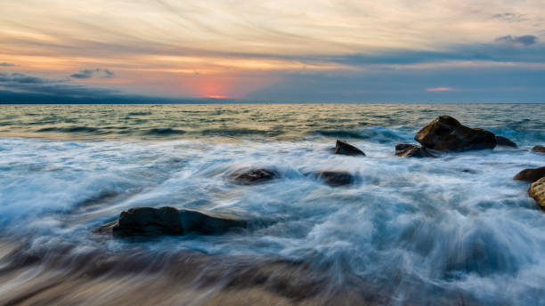 istock Landscape Wave Ocean Sunset High Resolution 16:9 1365789340