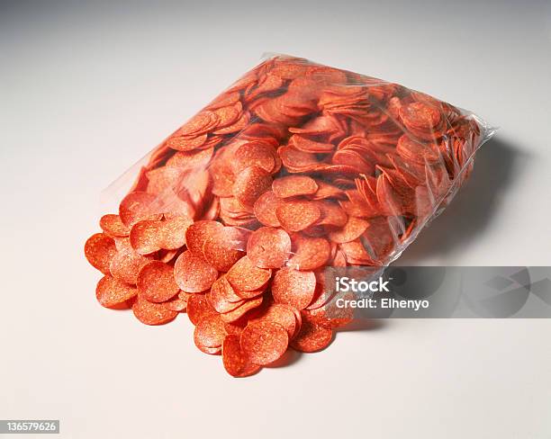 Foto de Bolsa De Pepperoni e mais fotos de stock de Fatia - Fatia, Pepperoni, Bolsa - Objeto manufaturado