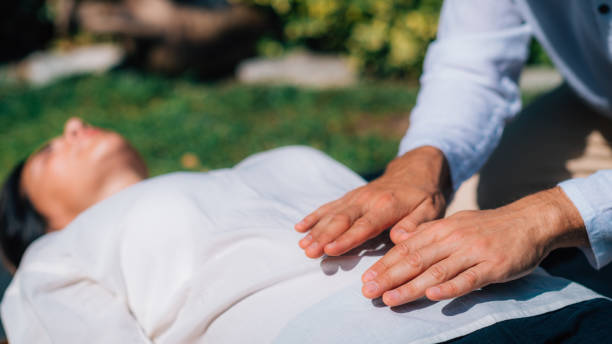 istock Reiki Healing Treatment 1365822601