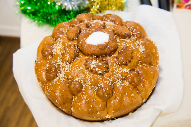 pan y sal tradicionales eslavos para dar la bienvenida a los huéspedes. - gourmet wedding food baklava fotografías e imágenes de stock