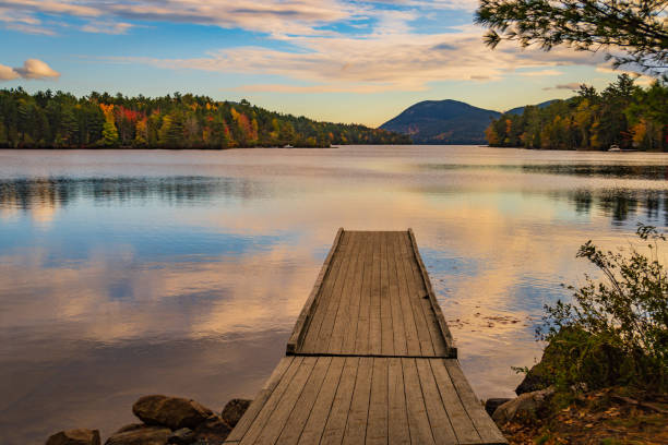 Long Pond in Acadia National Park, Maine, USA Long Pond shoreline in autumn in Acadia National Park, Maine, USA maine landscape new england sunset stock pictures, royalty-free photos & images