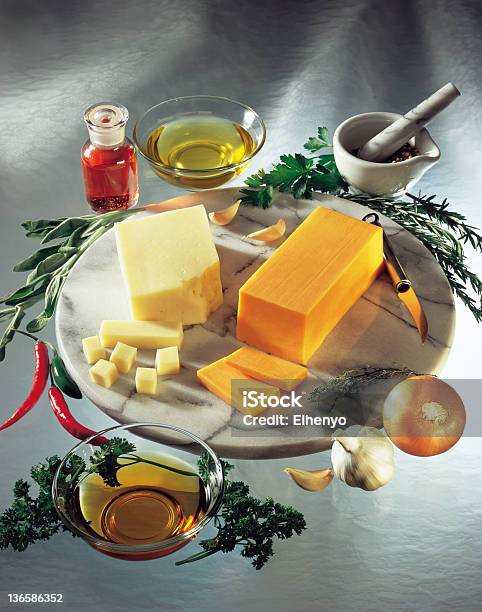 チーズの盛り合わせ - まな板のストックフォトや画像を多数ご用意 - まな板, タマネギ, チェダー