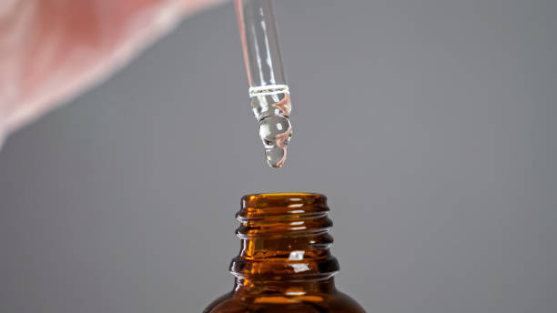 istock Specialist opens bottle with aloe extract holding dispenser 1365866701