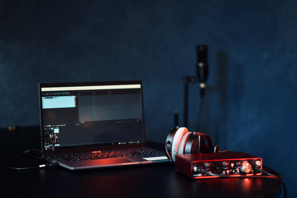 Computer Music Studio 9,100+ Laptop Recording Studio Stock Photos, Pictures & Royalty-Free ...