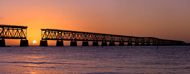 日没、橋の上でフロリダのキー、バヒアホンダ州立公園 ストックフォト