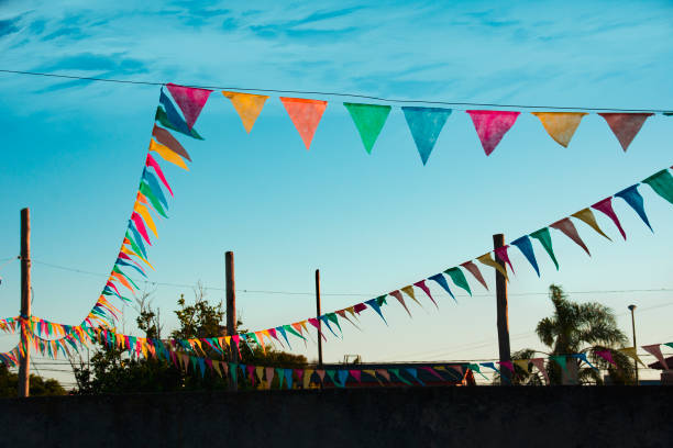 istock Let's prepare for a party outdoors 1365898590