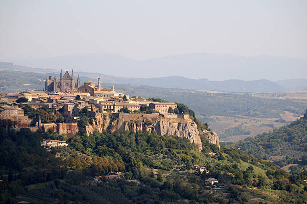 orvieto Orvieto is a city and comune in Province of Terni, southwestern Umbria, Italy situated on the flat summit of a large butte of volcanic tuff orvieto stock pictures, royalty-free photos & images