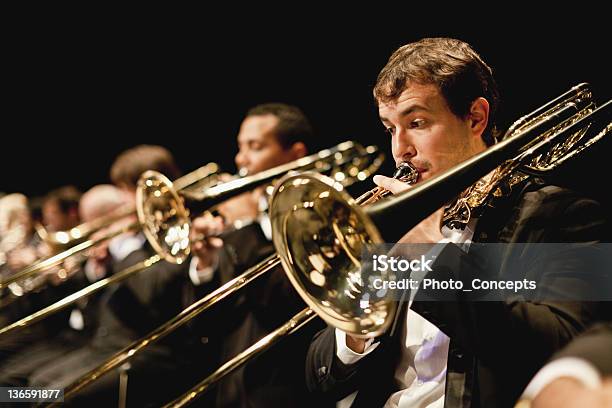 Foto de Trompete Jogadores Na Orquestra e mais fotos de stock de Orquestra - Orquestra, Trombone, Música Clássica