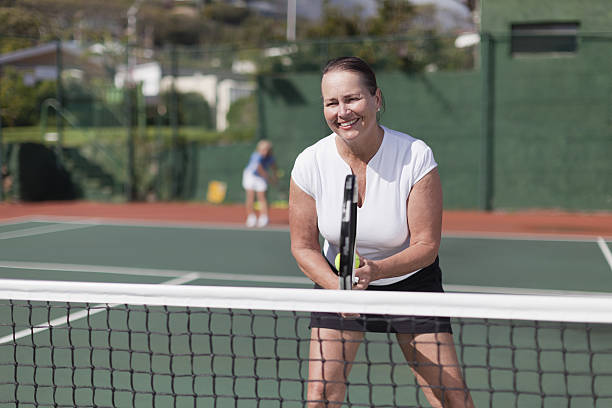 이전 여자 테니스 코트 대한 - tennis women one person vitality 뉴스 사진 이미지