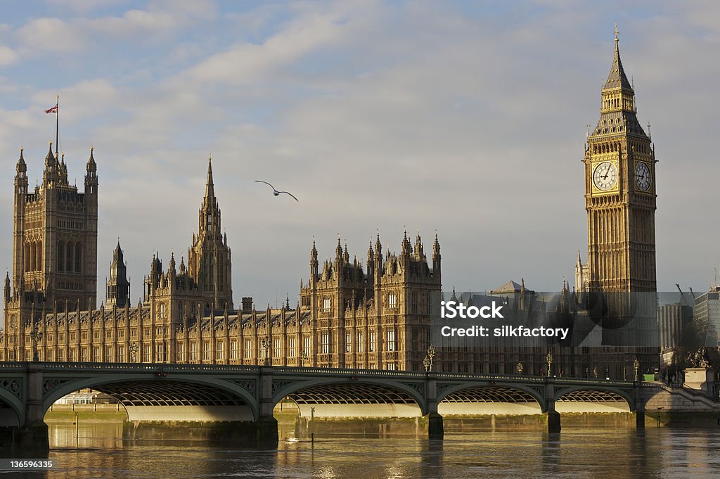 Il Parlamento e il Ponte di Westminster al mattino - Foto stock royalty-free di City di Westminster - Londra