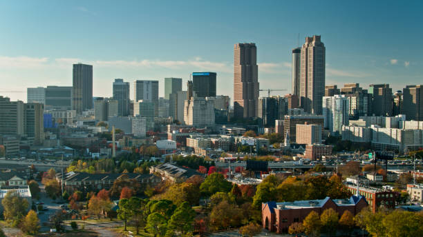 photo de drone du centre-ville d’atlanta et de sweet auburn - georgia state photos et images de collection