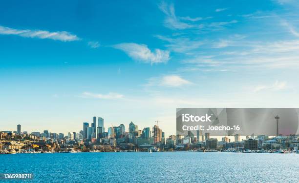 Seattle Cityskyline Over Lake Union On Sunny Dayseattlewashingtonusa Stock Photo - Download Image Now