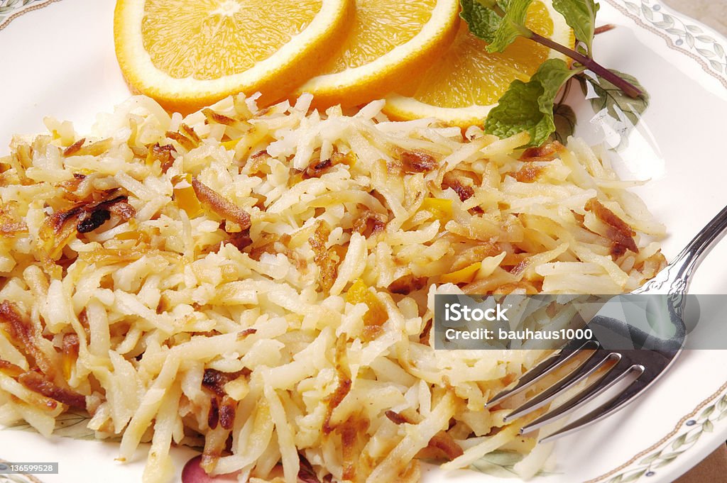 Hash Browns--Potatoes - Foto stock royalty-free di Crocchetta di patate e cipolle