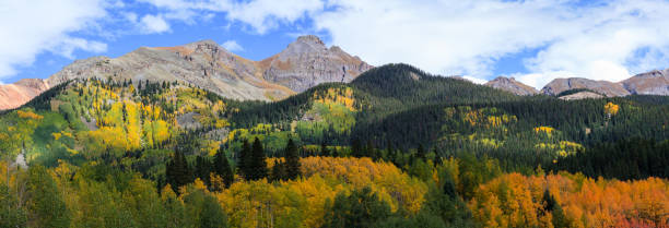 панорама горы сан-хуан. живописная красота колорадо - mountain mountain range colorado autumn стоковые фото и изображения