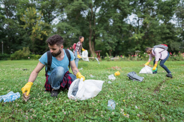 istock Volunteers cleaning local park 1366030319
