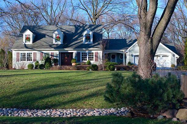 istock Suburban Home in Burr Ridge Illinois from Curb 136604449