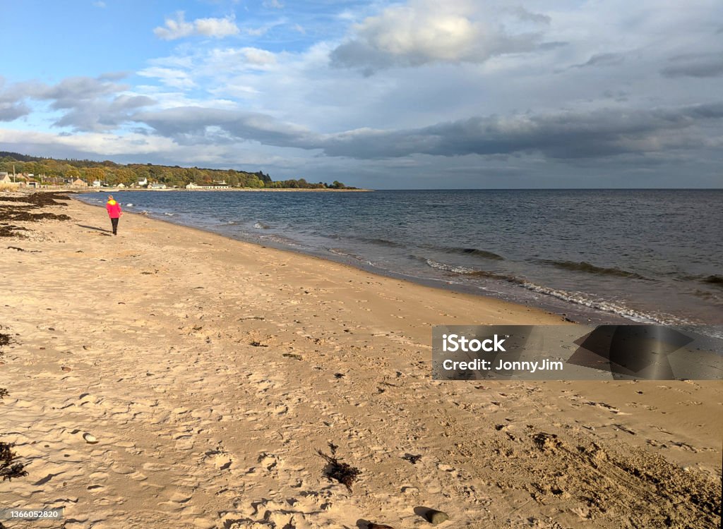 Golspie beach Golspie is a village and parish in Sutherland, Highland, Scotland, which lies on the North Sea coast in the shadow of Ben Bhraggie. It has a population of around 1,350. The long sandy beach is popular in summer. Beach Stock Photo
