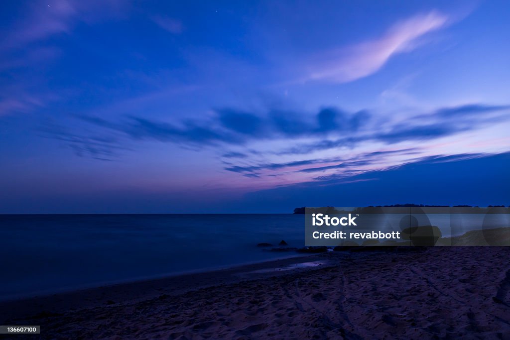 Spiaggia al crepuscolo - Foto stock royalty-free di Ambientazione esterna