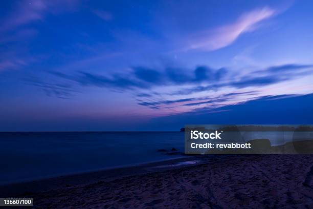 Spiaggia Al Crepuscolo - Fotografie stock e altre immagini di Ambientazione esterna - Ambientazione esterna, America del Nord, Cielo