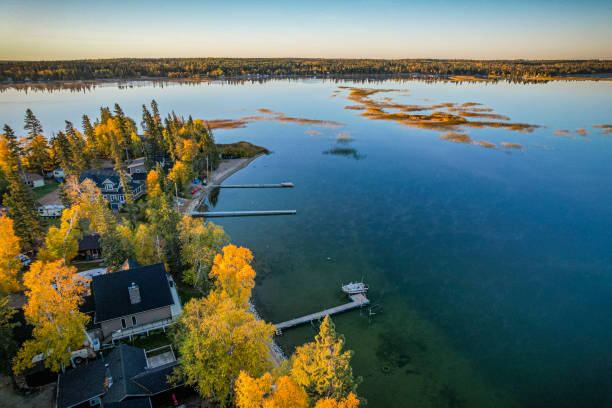 istock Fall Colors Surround a Lake 1366115348