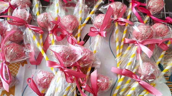 pink cake pops, homemade sweets