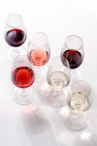 smak wina okulary - directly above wineglass glass wine zdjęcia i obrazy z banku zdjęć