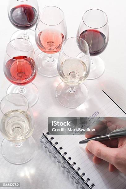 Foto de Notas De Degustação De Vinhos e mais fotos de stock de Escrever - Escrever, Vinho, Caderno de Anotação