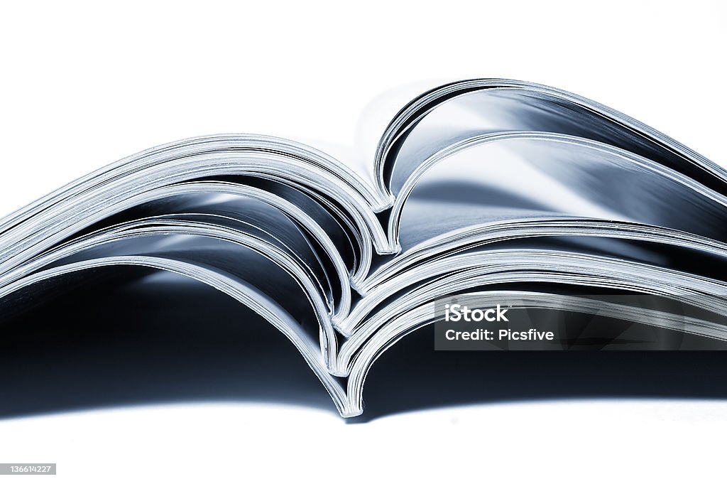1 スタックの雑誌と書籍 - クローズアップのロイヤリティフリーストックフォト