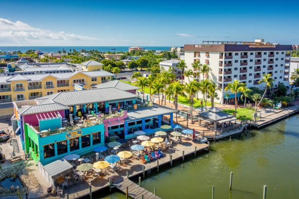 Fort Myers Beach Restaurant Florida Colorful restaurant on the waterfront of  Fort Myers Beach Florida USA on a sunny day. fort myers stock pictures, royalty-free photos & images