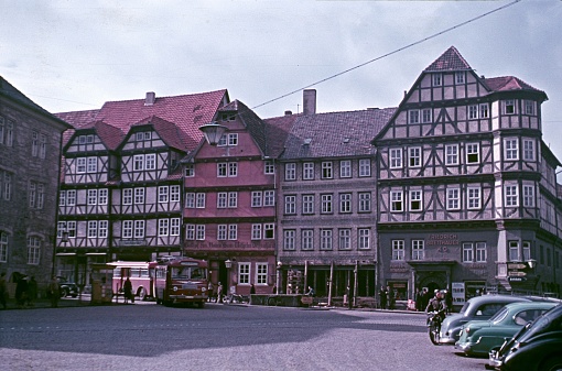 Witzenhausen, North Hesse, Germany, 1957. The old market square of Witzenhausen with its middle-class half-timbered houses. Also: residents, buses and parked cars.