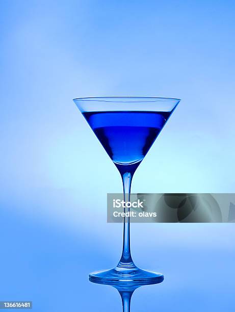 Cocktail De Azul - Fotografias de stock e mais imagens de Blue Martini - Blue Martini, Aperitivo, Azul