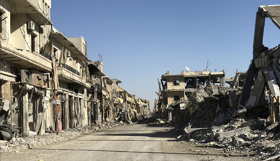 The extent of the destruction in the city of Raqqa, which was controlled by the Islamic State, and after battles, the Syrian Democratic Forces took control of the city in October 2017.
(The effects of destruction on Al-Quwatli Street, 