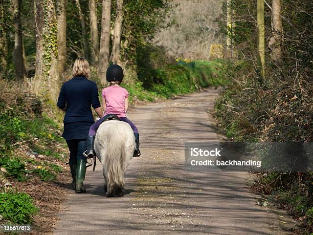 Pony Trekking - Fotografie stock e altre immagini di Montare - Montare, Figlia femmina, Madre