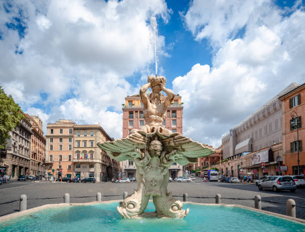 fontanna trytona na piazza barberini w rzymie. - palazzo barberini zdjęcia i obrazy z banku zdjęć
